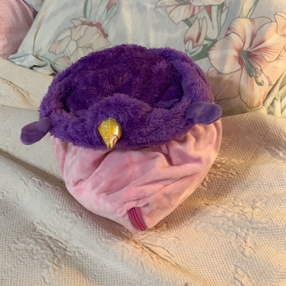 Stuffy with a surprise,💥it hides a hoodie - Picture 4 of 13